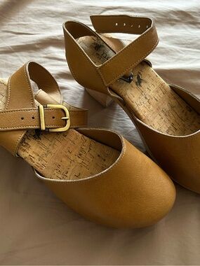 Novacas Tan Clogs